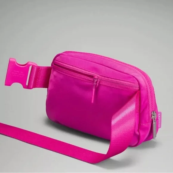 💞 Lululemon 1L belt bag in Sonic Pink 💞 - Picture 8 of 9